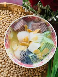 Hình ảnh Chè khúc bạch 3 vị với trái vải hạnh nhân 
