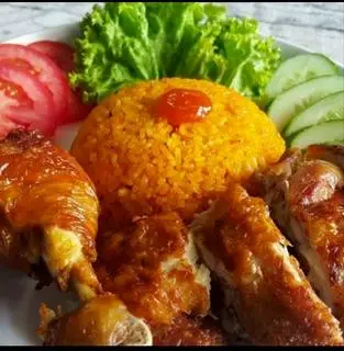 Hình ảnh cơm gà xối mỡ 