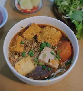 Hình ảnh Bún Riêu Cua Mọc Tôm Đầy Đủ