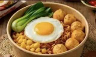 Hình ảnh Mì trộn Indomie Ốp la - Cá viên