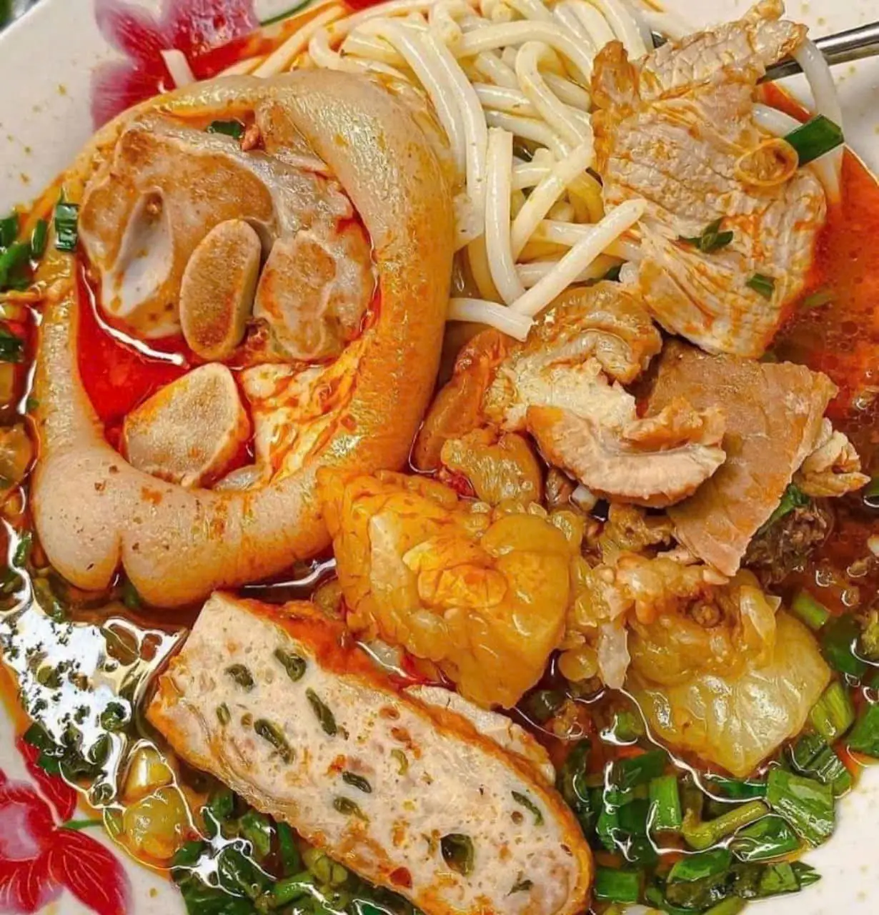 Hình ảnh Bún Bò Huế ( Đặc biệt) + Thêm thịt bò