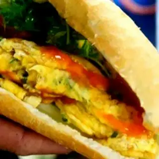Hình ảnh Bánh mì pate trứng