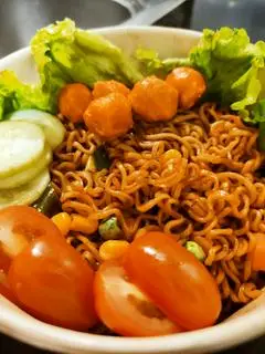 Hình ảnh Mì trộn tôm viên