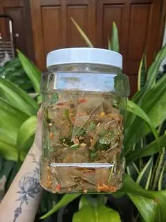 Hình ảnh Bánh tráng tỏi ớt đặc biệt ( đựng trong hũ 1550ml)