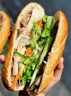 Hình ảnh Bánh Mỳ Pate Lạp Xưởng Chả Lụa