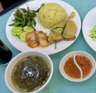 Hình ảnh Cơm má đùi kèm canh gà lá giang