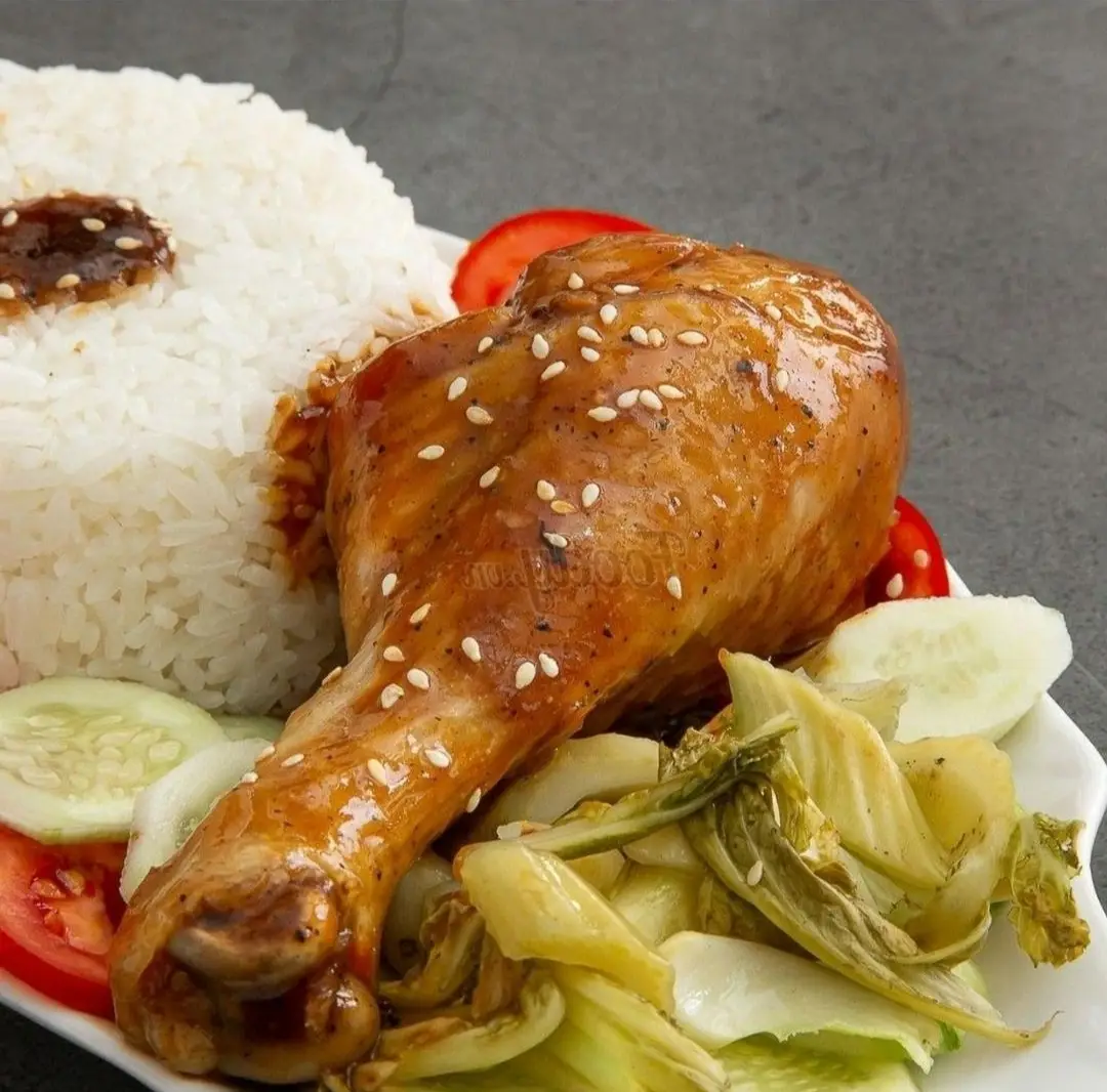 Hình ảnh Cơm Gà Xối Mắm Tỏi - Tặng Kèm Sâm Dứa