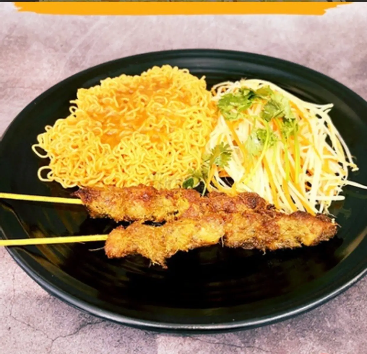 Hình ảnh Mì trộn gà xiên 