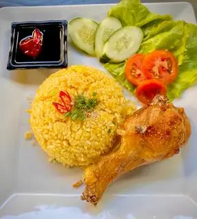 Hình ảnh Cơm gà xối mỡ đùi tỏi
