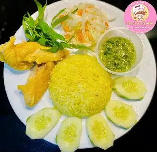Hình ảnh Cơm cánh gà kèm canh gà lá giang