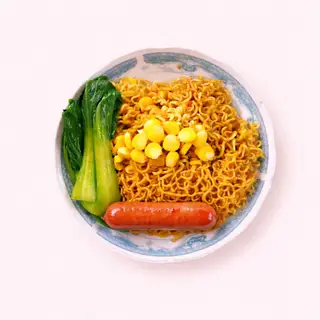 Hình ảnh mì trộn indomi xúc xích 