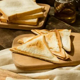Hình ảnh Sandwich phô mai xúc xích 