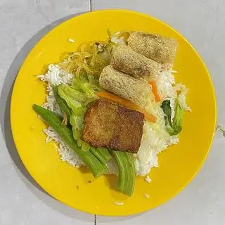 Hình ảnh cơm chả giò heo quay