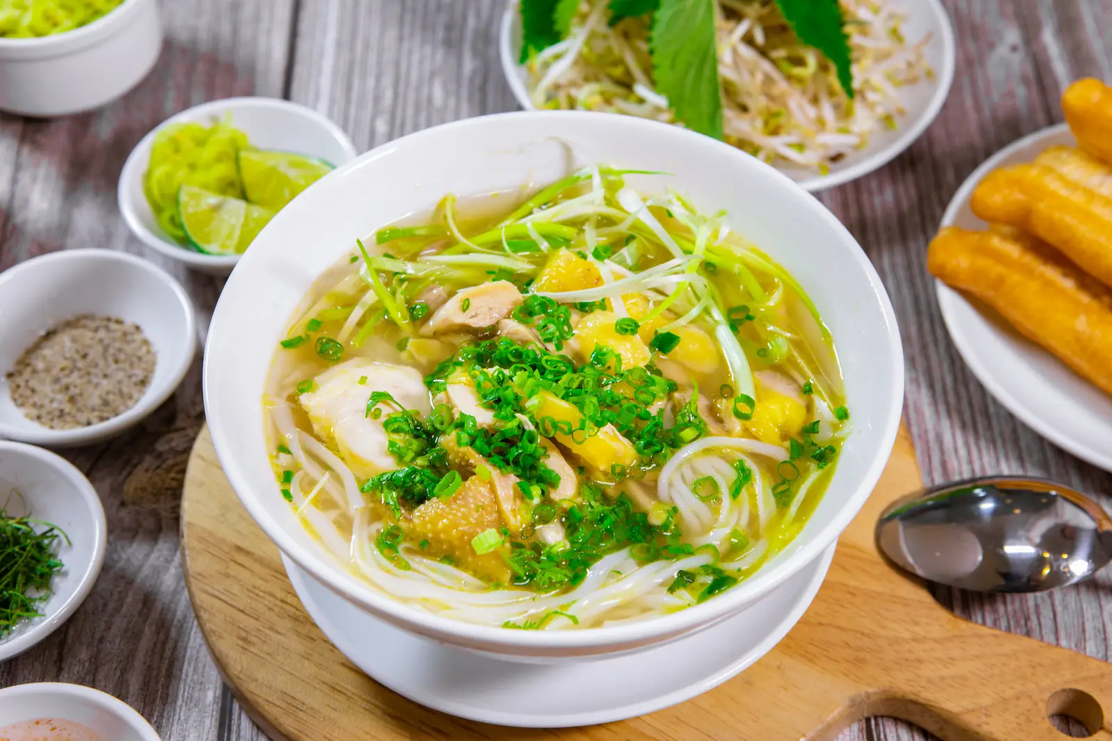 Hình ảnh Bún gà lòng
