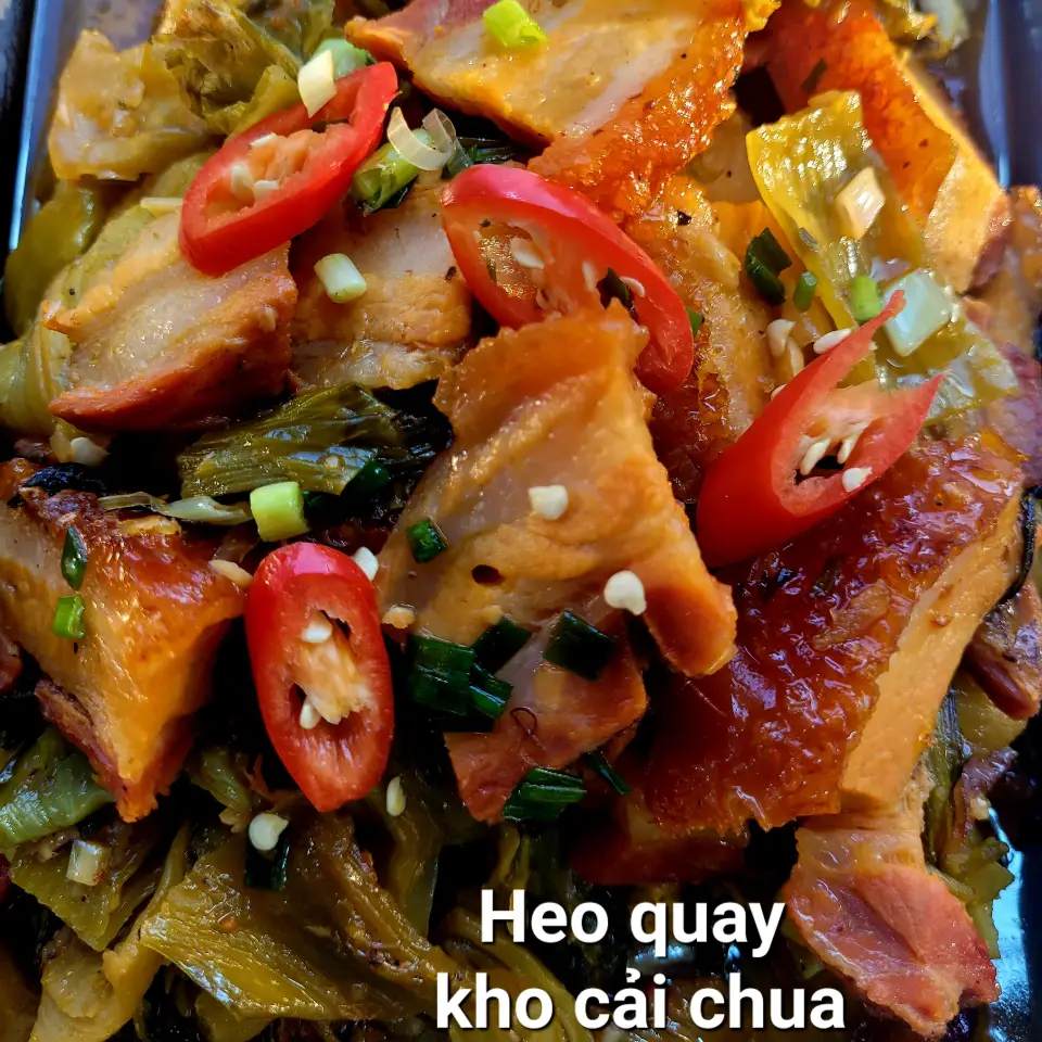 Hình ảnh Cơm heo quay kho cải chua 