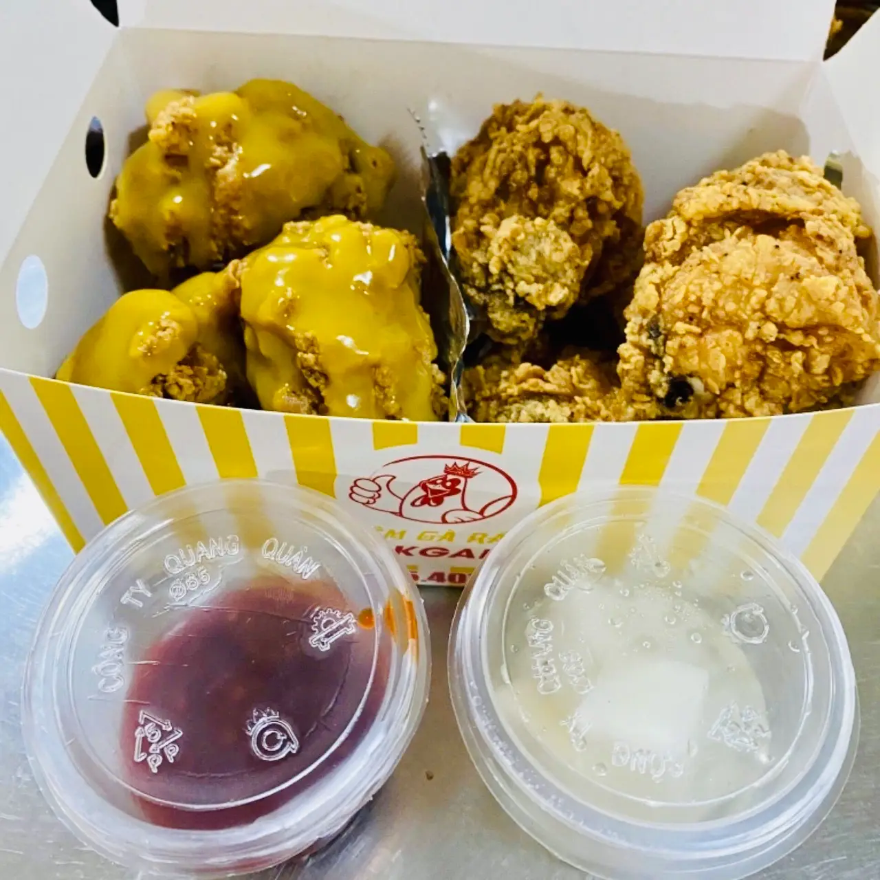 Hình ảnh Gà nửa con mix - rán truyền thống và sôt mù tạt mật ong