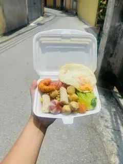 Hình ảnh Mỳ trộn full topping + trứng 