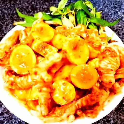 Hình ảnh Chân gà rút xương mix trứng non sốt Thái