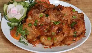 Hình ảnh Cơm trắng sườn cotlet ram mắm kẹo