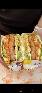 Hình ảnh Sandwich tôm - trứng