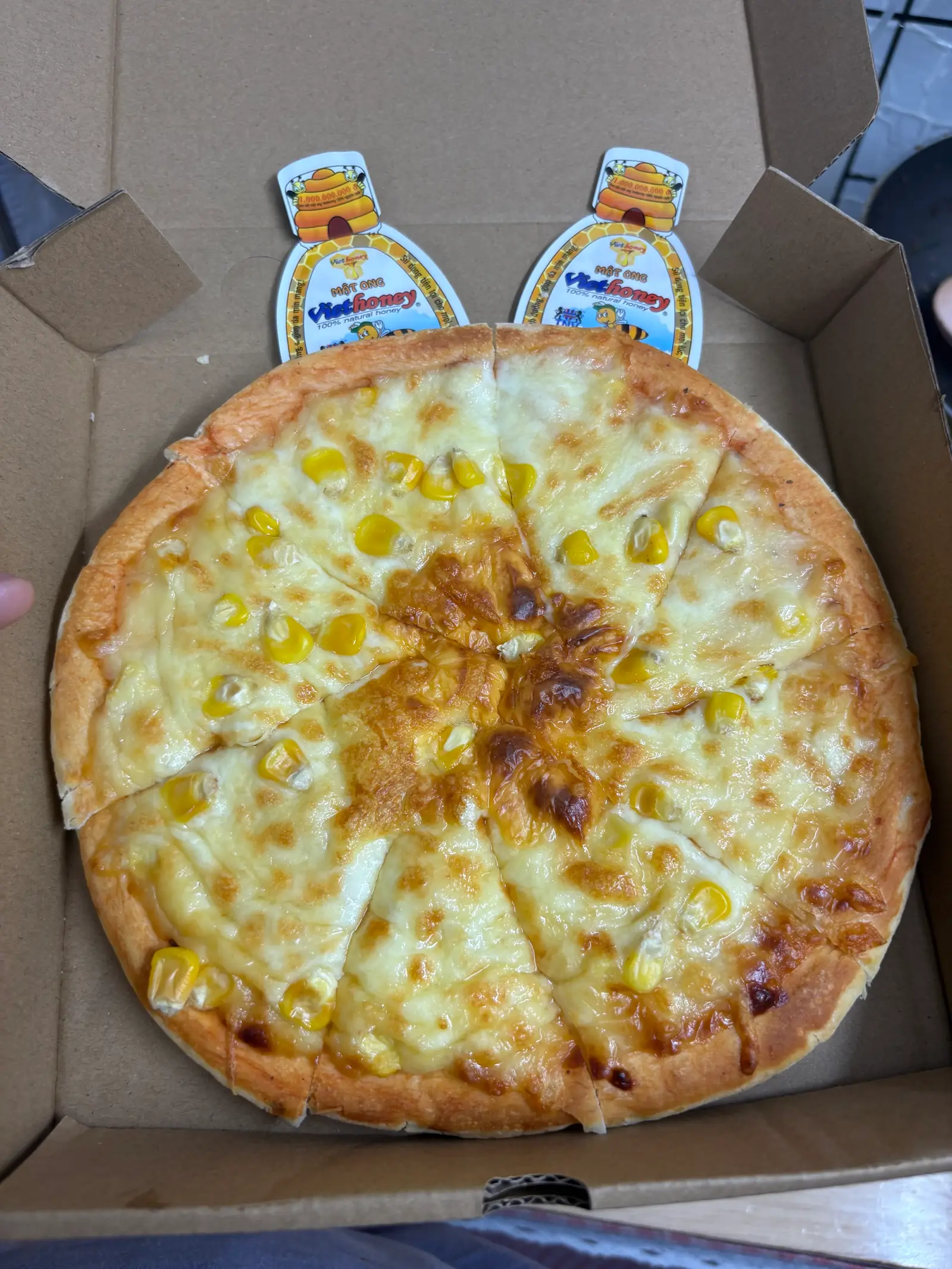 Hình ảnh PIZZA 4CHEESE SIZE M TẶNG 1 MẬT ONG (16CM)