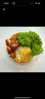 Hình ảnh Mì trộn ức gà xé - trứng opla - salad