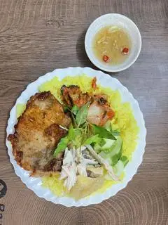 Hình ảnh Cơm sườn chiên - gà xé