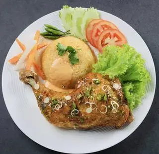 Hình ảnh Combo Gà Góc Tư Sốt Mê Cay +Trứng +Trà Tắc 