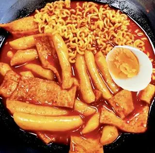 Hình ảnh Mỳ Tokbokki Thập Cẩm Sợi Mỳ Hàn
