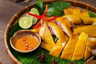 Hình ảnh Gà Ủ Muối Hoa Tiêu Nguyên Con Cắt Sẵn + Trà Tắc