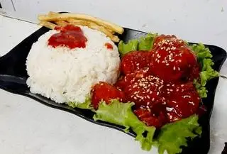 Hình ảnh Cơm Gà Viên Sốt Cay
