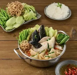 Hình ảnh Lẩu Đầu Cá Hồi Nauy Chua Cay