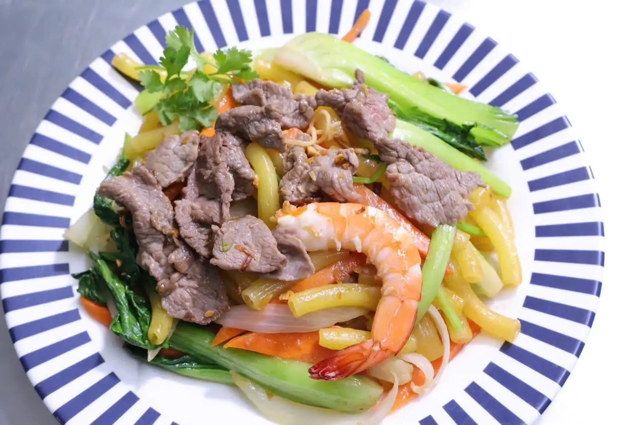 Hình ảnh Nui xào bò - tôm