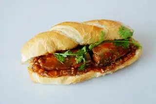 Hình ảnh Bánh Mì Cá Hộp