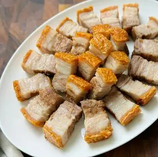 Hình ảnh Heo Quay Da Giòn Thêm