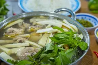 Hình ảnh Lẩu Gà Lá É 3