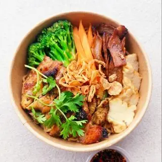 Hình ảnh Mì Trộn Gà Nướng Thập Tam Vị 