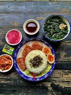 Hình ảnh Set cơm cá hồi - trứng ngâm
