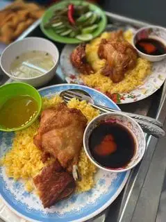 Hình ảnh Cơm Gà Đùi Nhỏ