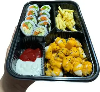 Hình ảnh Kimbap - gà viên sốt - khoai tây