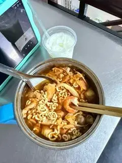 Hình ảnh Mì cay hải sản