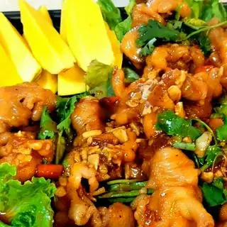 Hình ảnh Chân gà rút xương sốt bơ tỏi-1 hộp mix xoài cóc