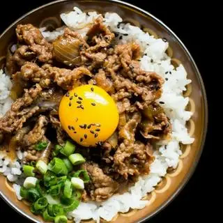 Hình ảnh Cơm bò hầm - trứng onsen