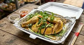 Hình ảnh 1/2 gà hấp hành 