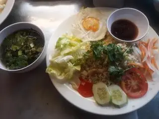 Hình ảnh Cơm chiên cá mặn + ôpla + canh