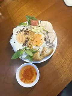 Hình ảnh Bánh cuốn 2 trứng lòng đào 