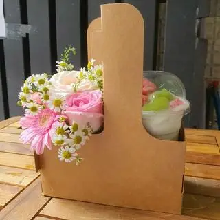 Hình ảnh Giỏ Hoa Kèm Nước Ép Trái Cây