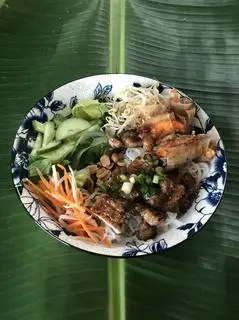 Hình ảnh Bún thịt nướng + nem nướng + chả giò tôm