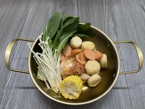 Hình ảnh Mì Cay Xúc Xích Cá Viên