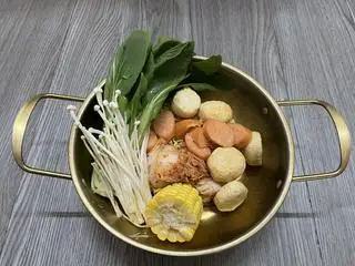 Hình ảnh Mì Cay Xúc Xích Cá Viên